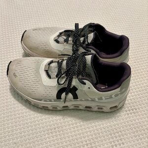 On Running Athletic Shoes Untyed White Sz 9